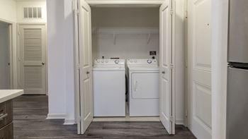 The Hendrix Apartments in Atlanta a laundry room with a washer and a dryer at The Hendrix, Atlanta